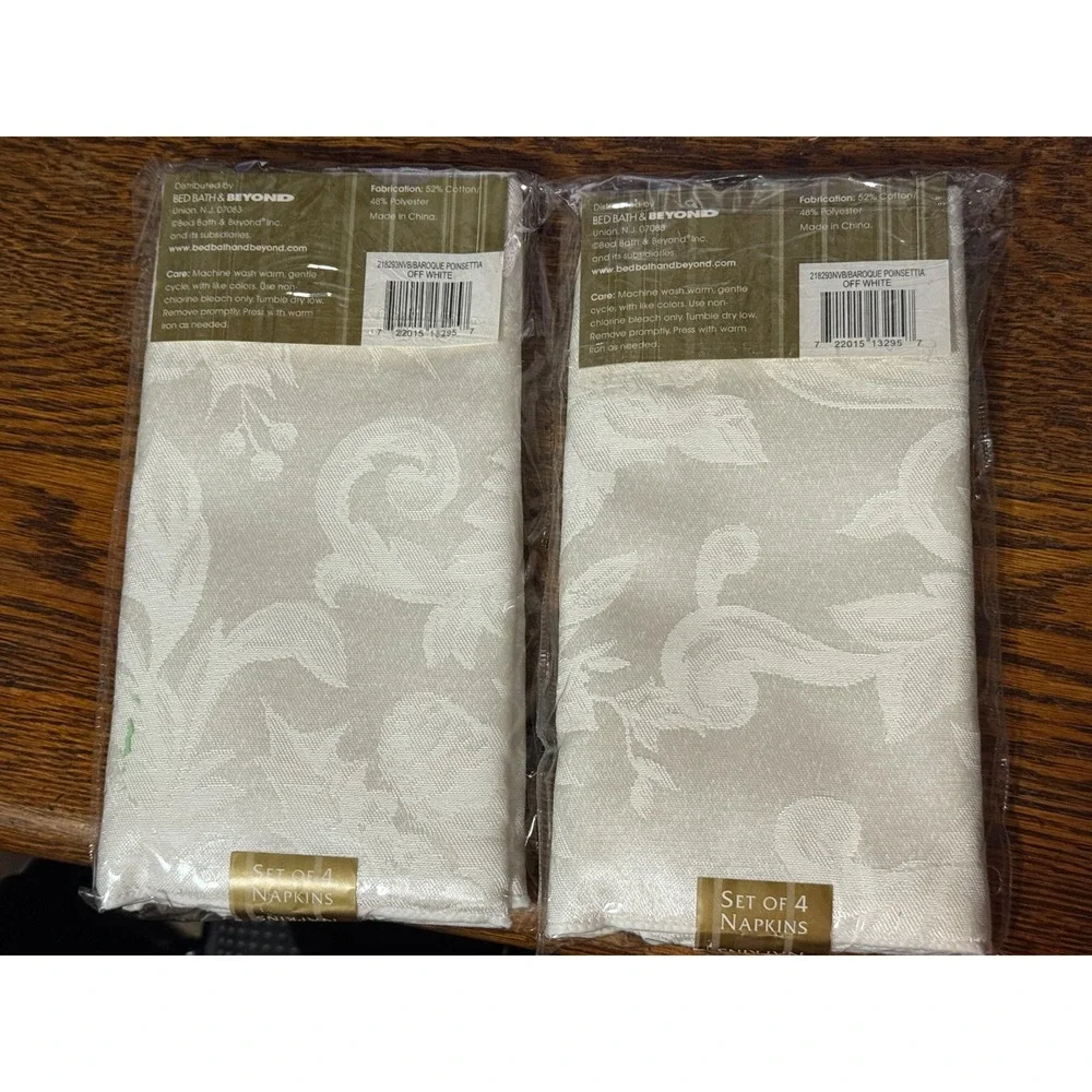 Napkins Cotton Blend‎ x2 set of four. Baroque Ivory Poinsetta Holiday